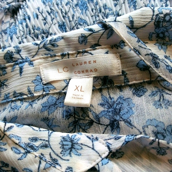 Lauren Conrad V-Neck Sleeveless Blouse,XL - Picture 7 of 7